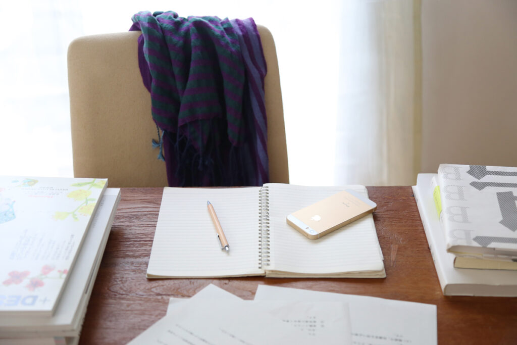 作業中の机の上